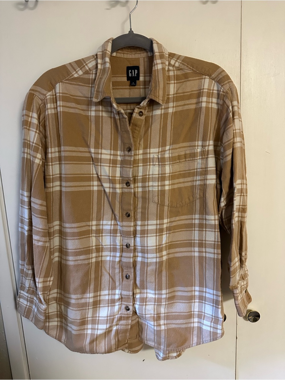 GAP Women's Carmel and White Flannel